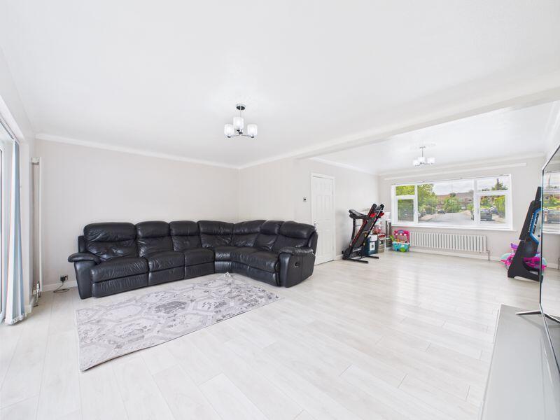 Rhodes Drive, Unsworth, Bury, BL9 photo 5