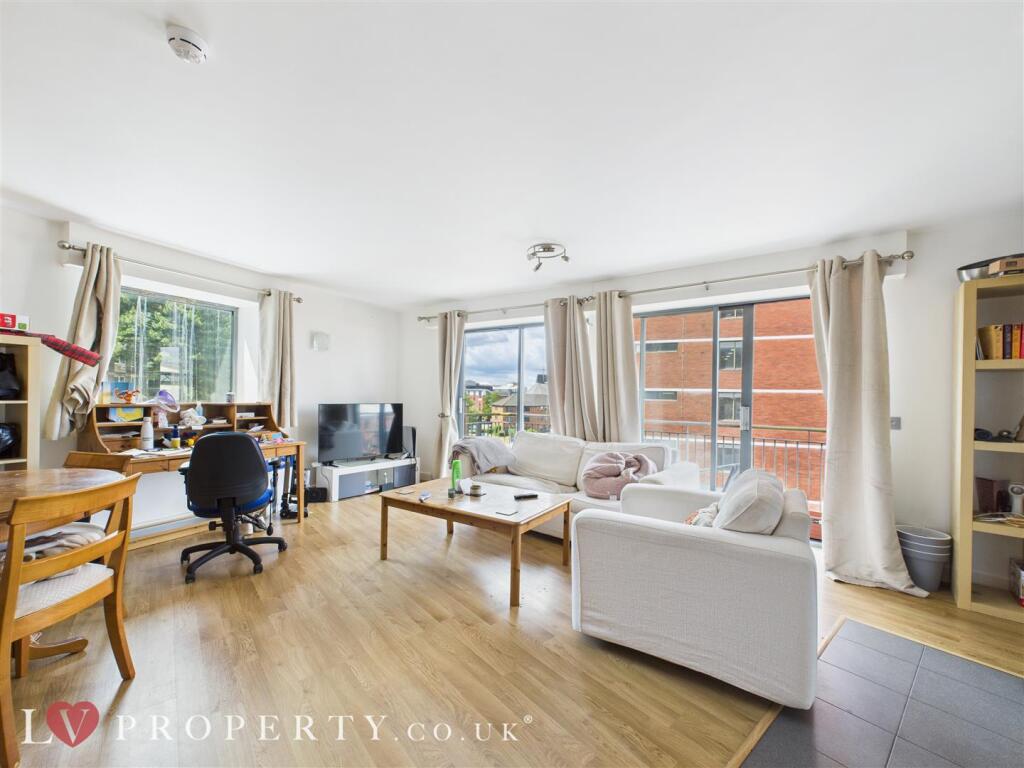 Apartment in Birmingham, Jewellery Quarter - View 2