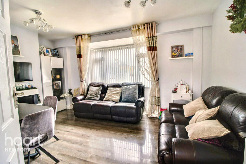 House in Newport - View 5