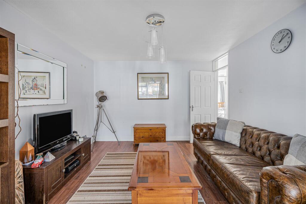 Apartment in Harpenden, Batford - View 5