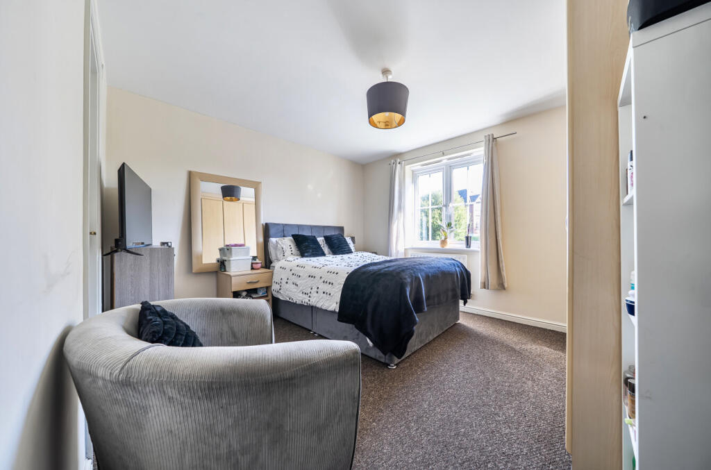 Apartment in Stoke-on-Trent - View 4