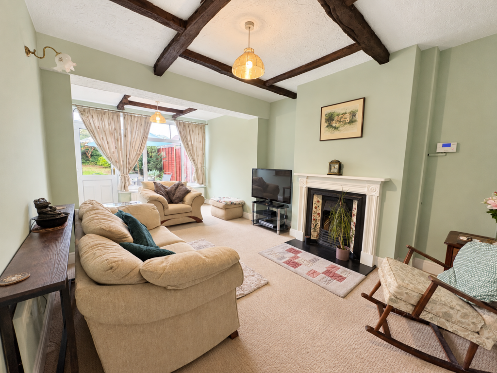 Coxford Road, Near Hospital with Detached Annexe photo 4