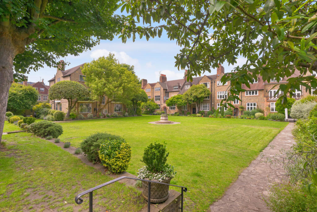 House in London, World's End, Brompton - More