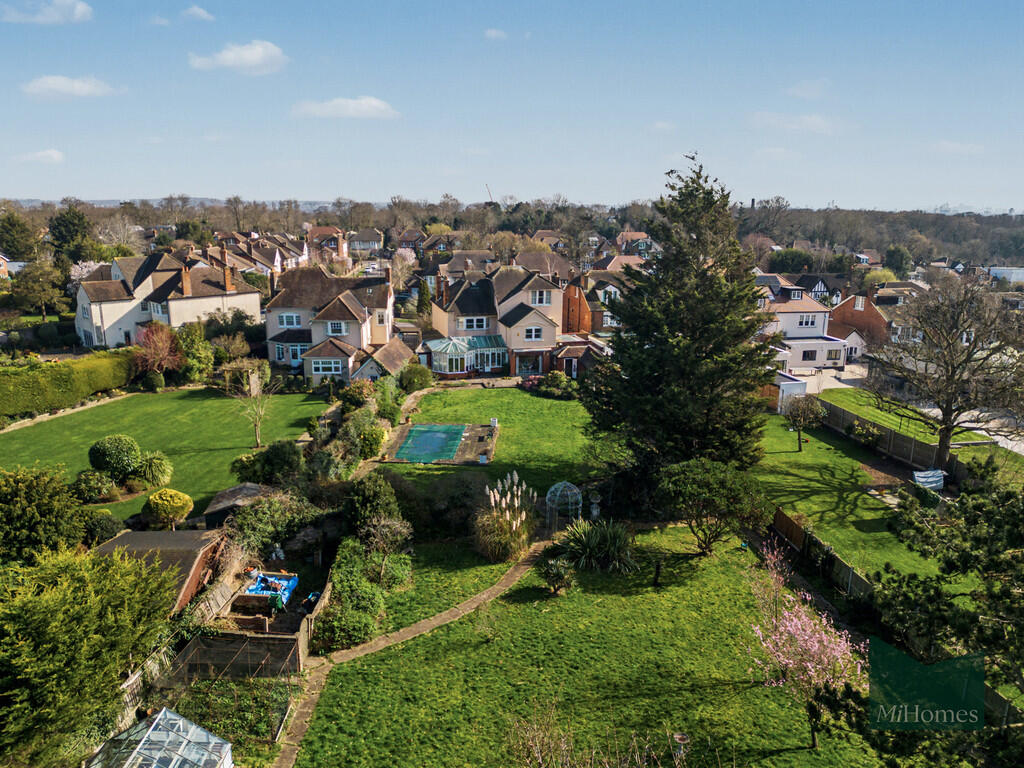 Main image of property: The Chine, Grange Park, N21