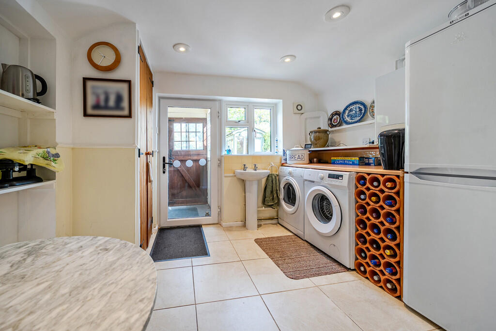 House in Basingstoke and Deane, Tadley - More