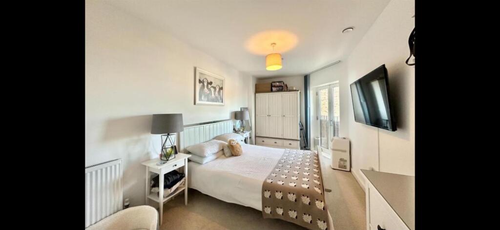 Apartment in Hayes - More