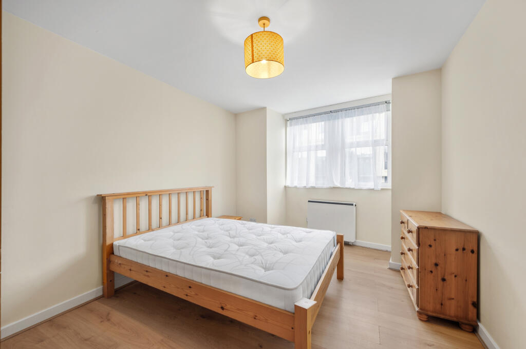 Apartment in London, The Apostles, Raynes Park - View 4