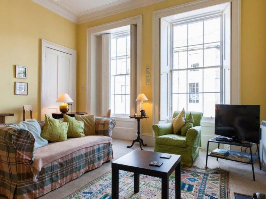 Apartment in Edinburgh - View 2