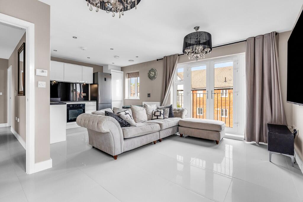 Keen Avenue, Buntingford, Hertfordshire, SG9 photo 2
