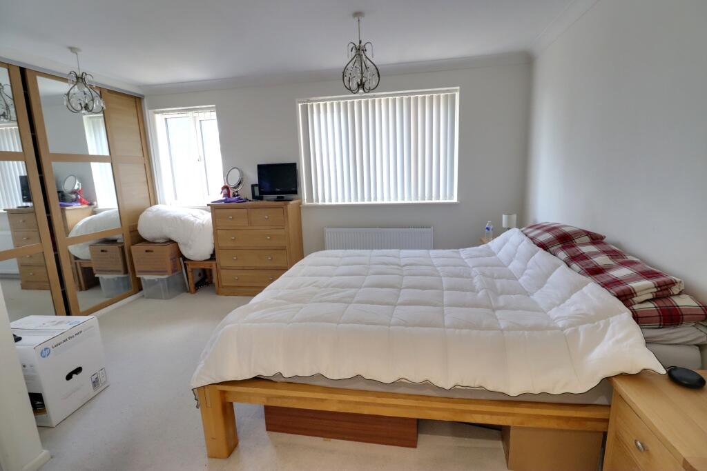 House in Havant, Hampshire - View 5