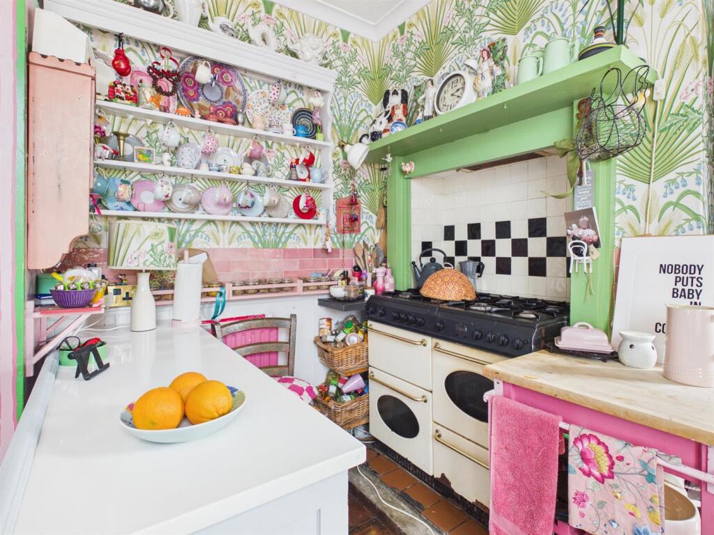 House in Porthcawl, Nottage - More