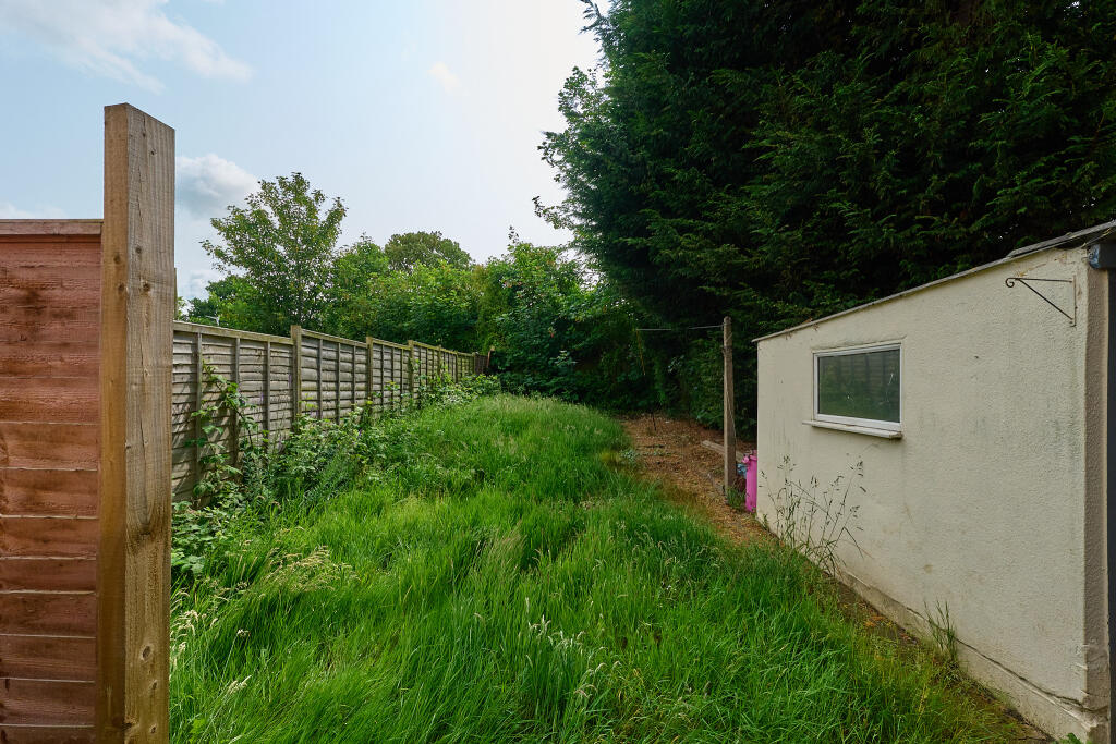 73 Hayward Avenue, Donnington, Telford, Shropshire TF2 8DE photo 4