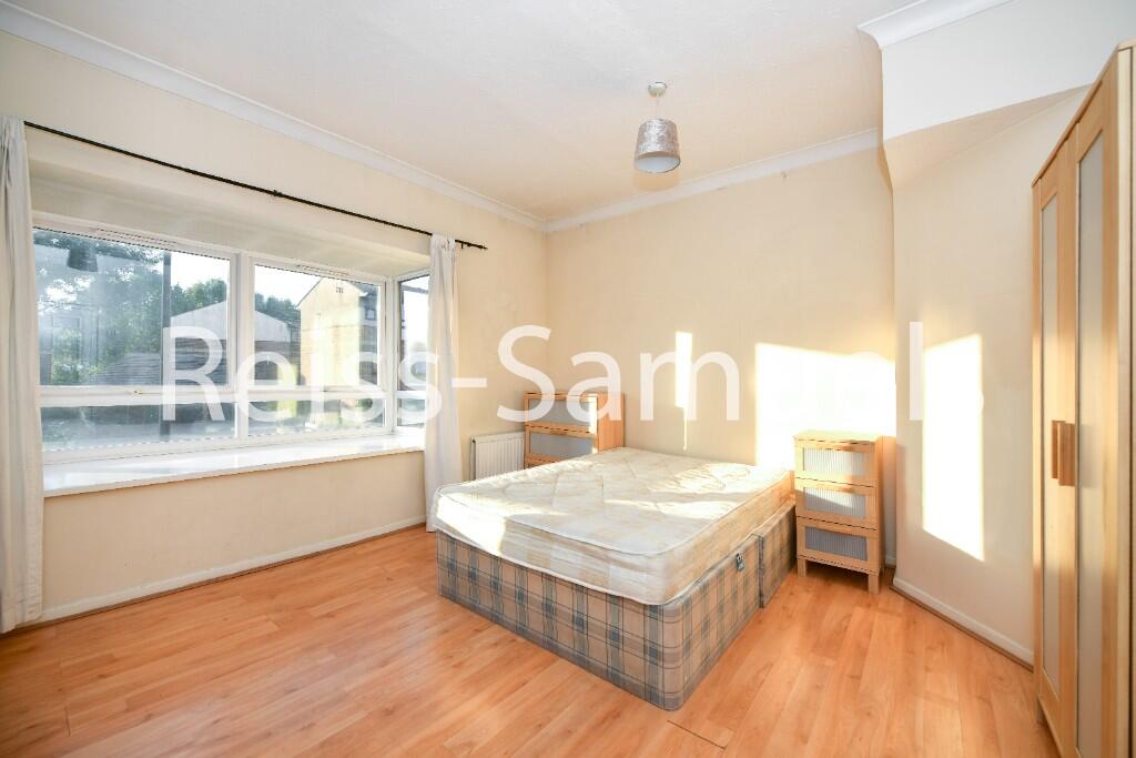5 bedroom end of terrace house for rent