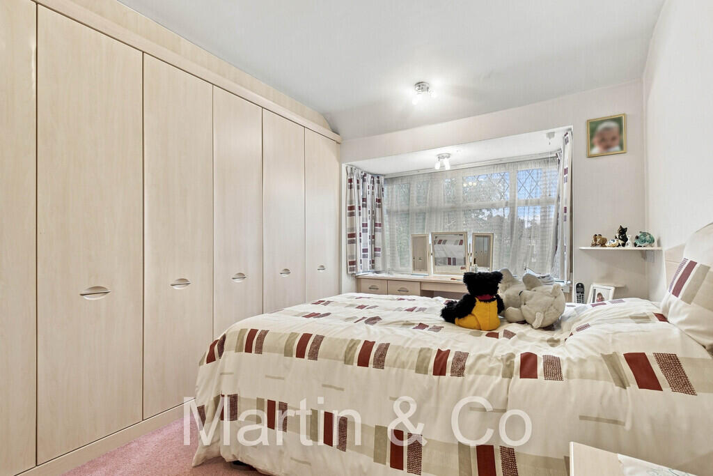 House in Sutton - View 5