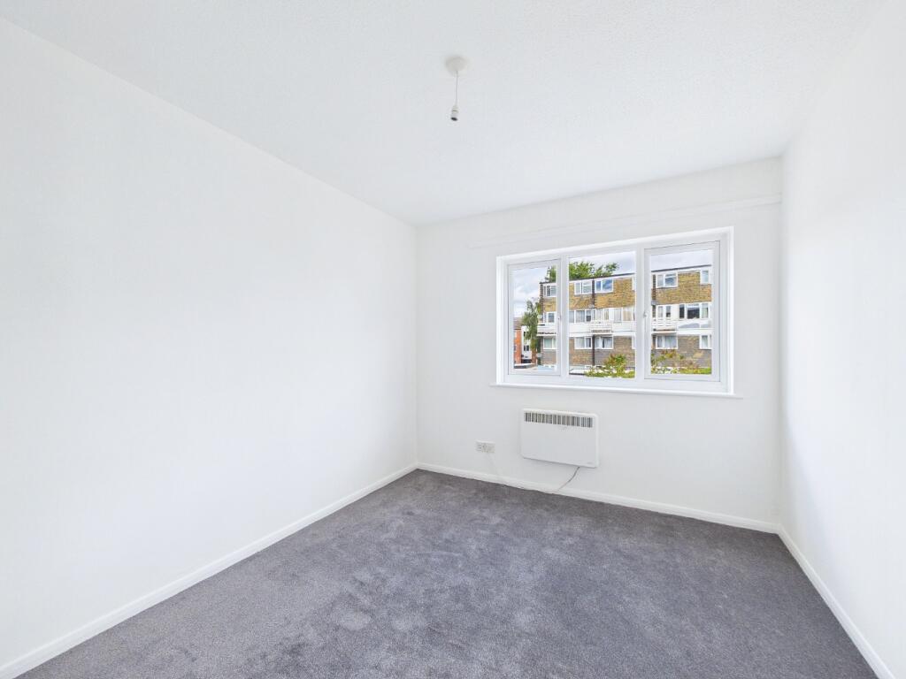 Apartment in Thurrock, Essex - More
