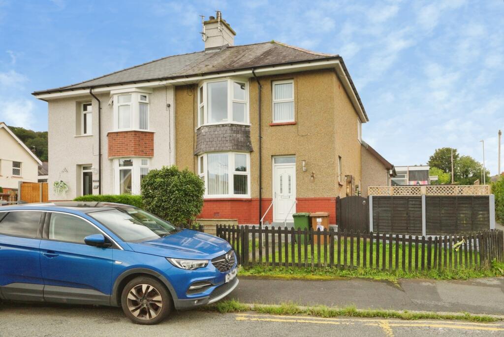 Main image of property: Ffordd Islwyn, Bangor, Gwynedd, LL57