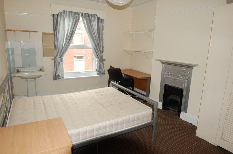 6 bedroom terraced house for rent
