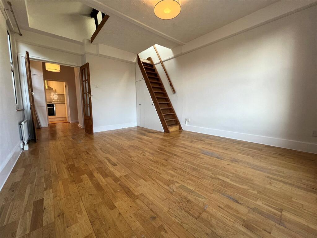 Main image of property: Hardwicke Road, Palmers Green, London, N13