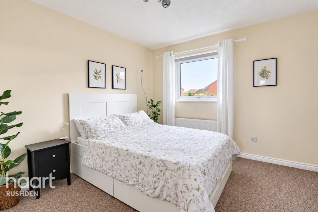 House in Rushden, North Northamptonshire - More