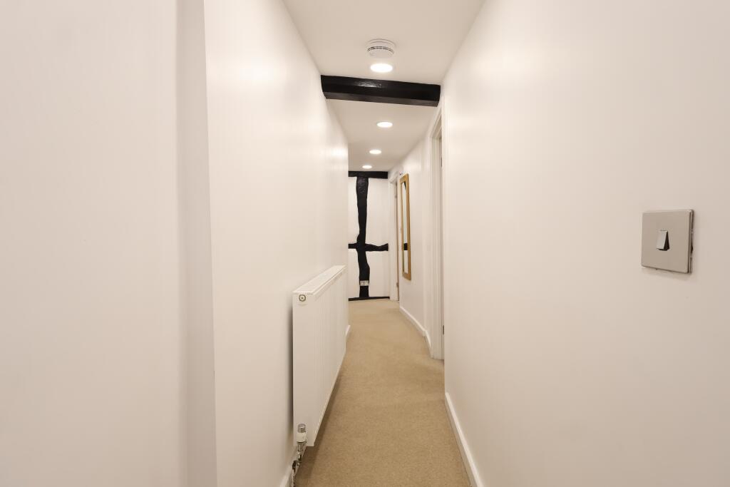 Main image of property: High street, Central, Stratford-upon-Avon, CV37