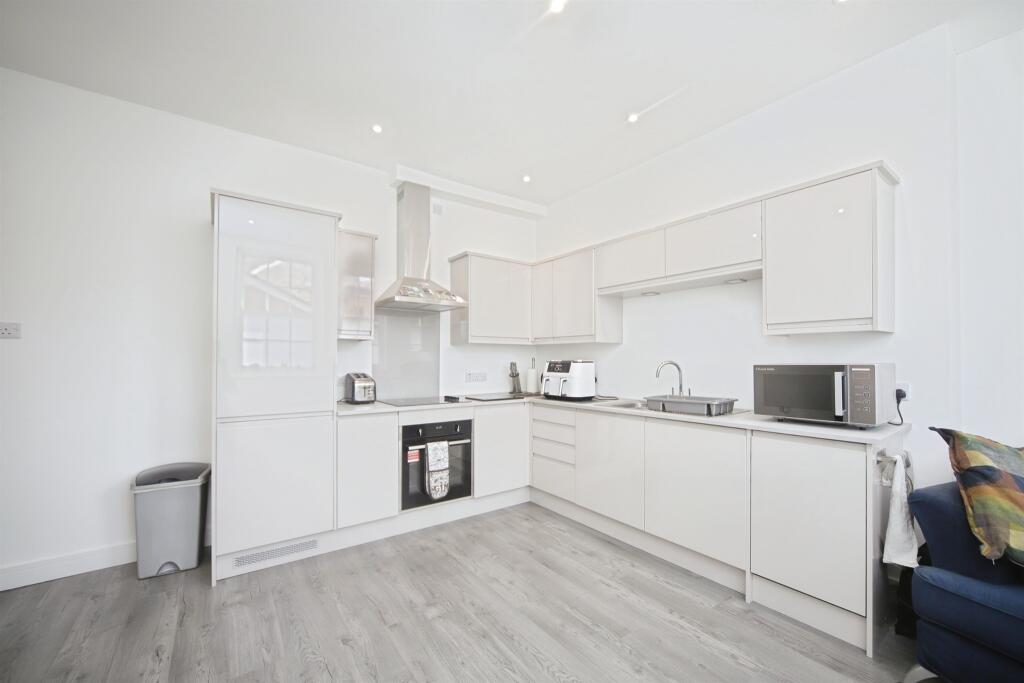 Apartment in Taunton - View 2