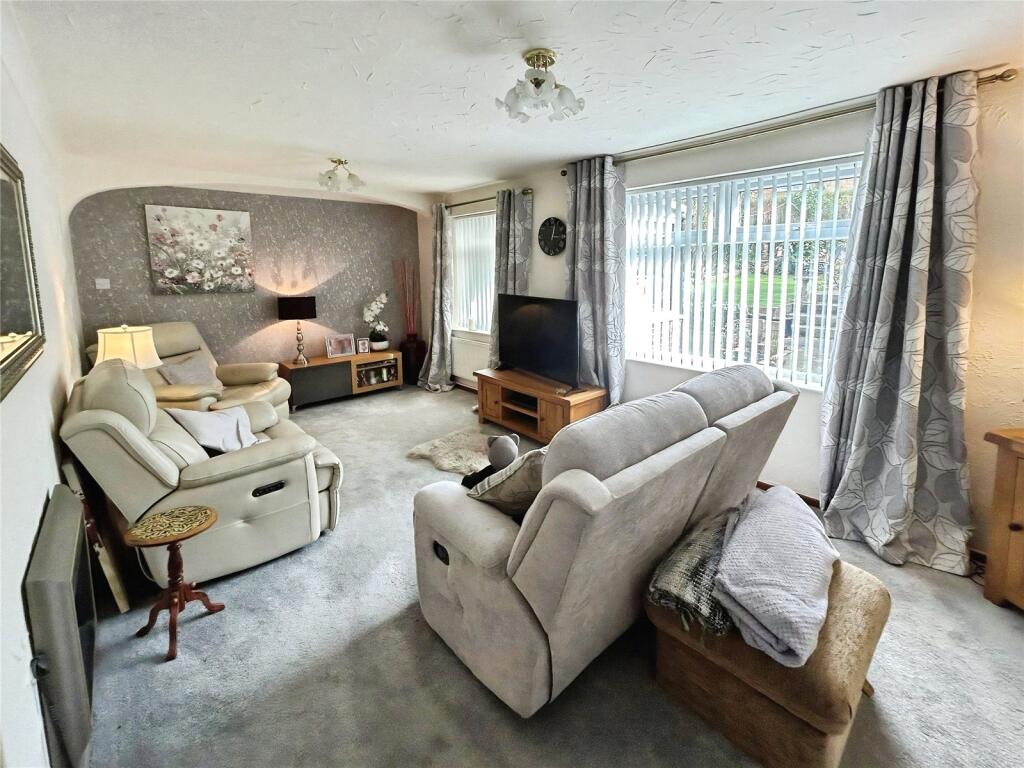 The Crescent, Stapleford, Nottingham, Nottinghamshire, NG9 photo 3