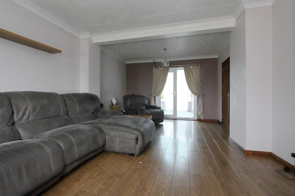 Linden Close, SP11 photo 4