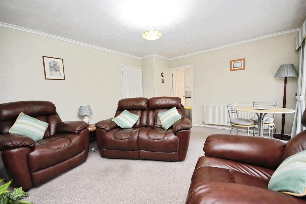 Jacqueline Gardens, Billericay photo 4