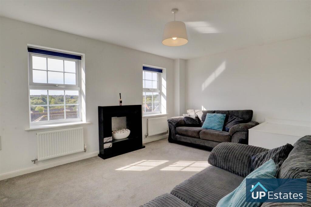 House in Nuneaton and Bedworth, Warwickshire - View 4