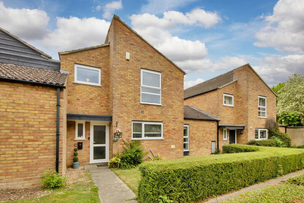 Main image of property: Manor Forstal, New Ash Green, Longfield, DA3 8JG