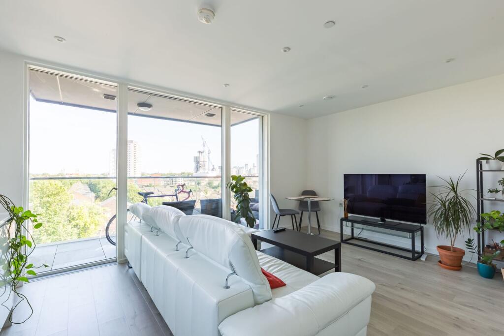 Apartment in London - More