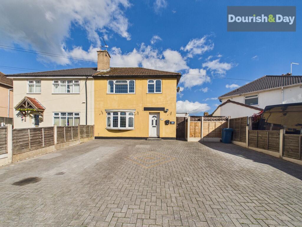 3-bed semi-detached on First Avenue, Stafford, ST16, £250,000
