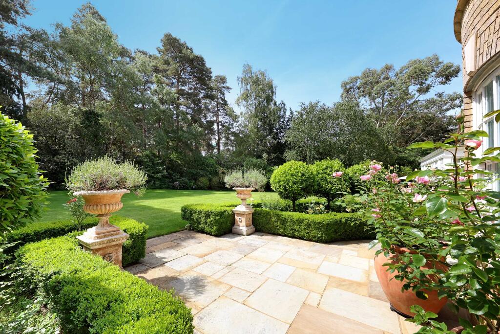 House in Runnymede, Surrey - View 5