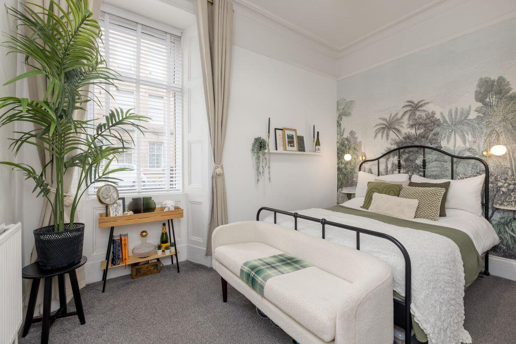 Apartment in Edinburgh, Leith Central - View 5