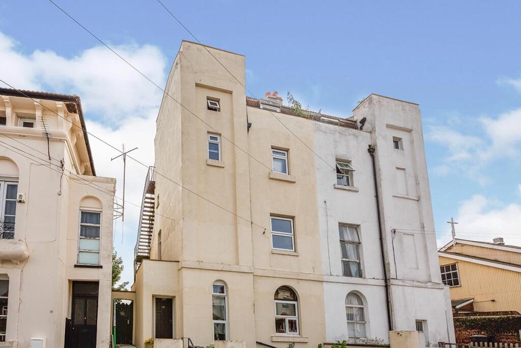 Main image of property: B Pier Road, Northfleet, Gravesend, Kent, DA11
