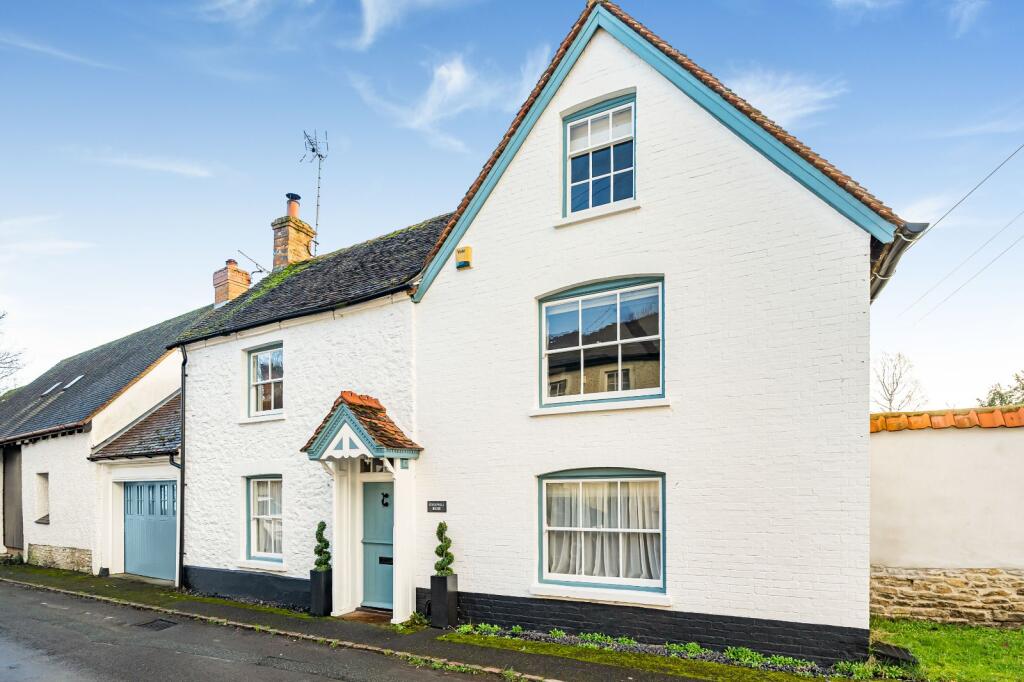 Main image of property: High Street, Haddenham, Aylesbury, Buckinghamshire, HP17