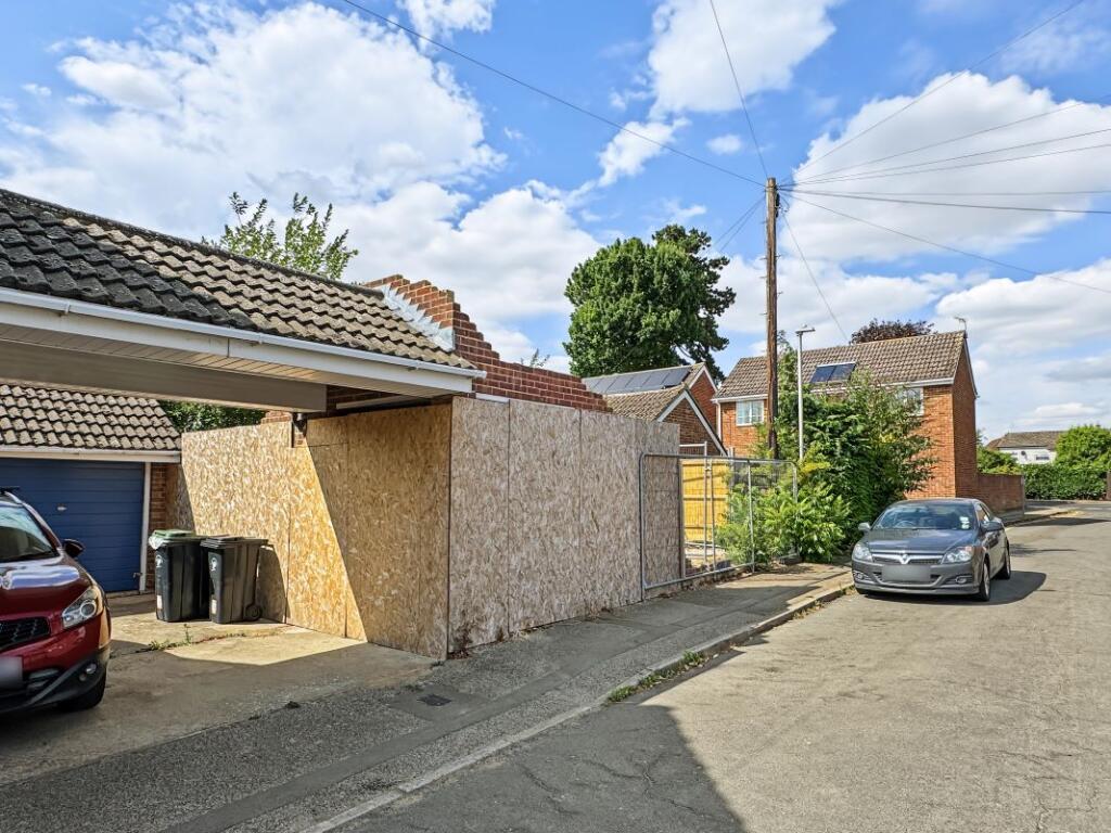 Main image of property: 25 Spencer Close, Stansted Mountfitchet, Essex, CM24 8AN