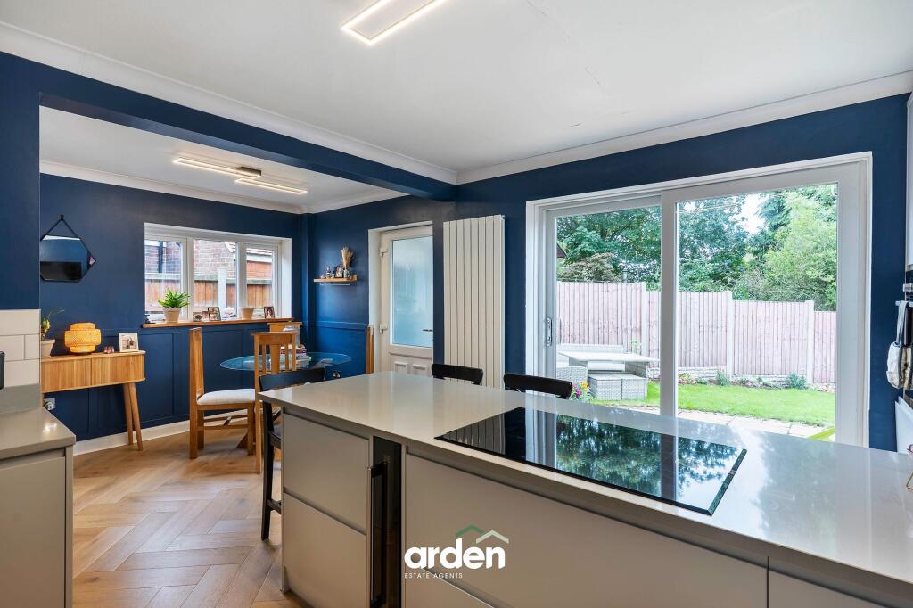 Oakfield Drive, Cofton Hackett, B45 photo 5