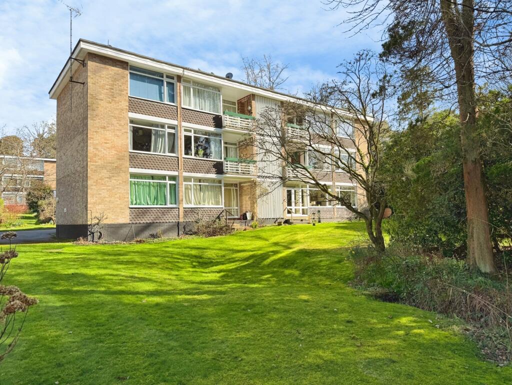 Main image of property: Heathermount Gardens, Crowthorne, Berkshire
