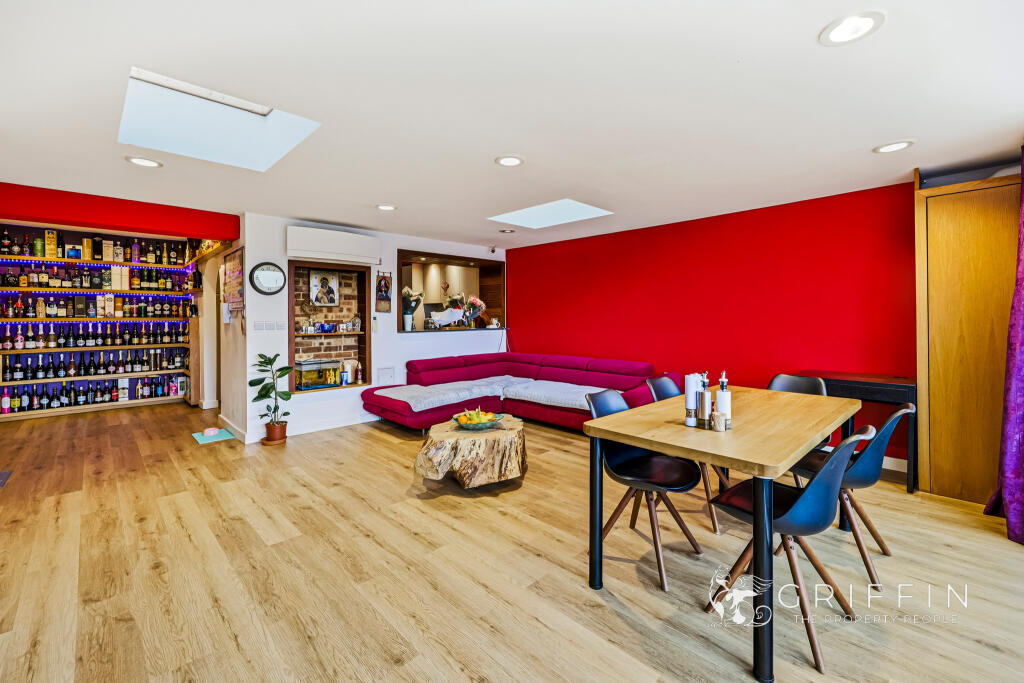 House in Aveley, Essex - View 4