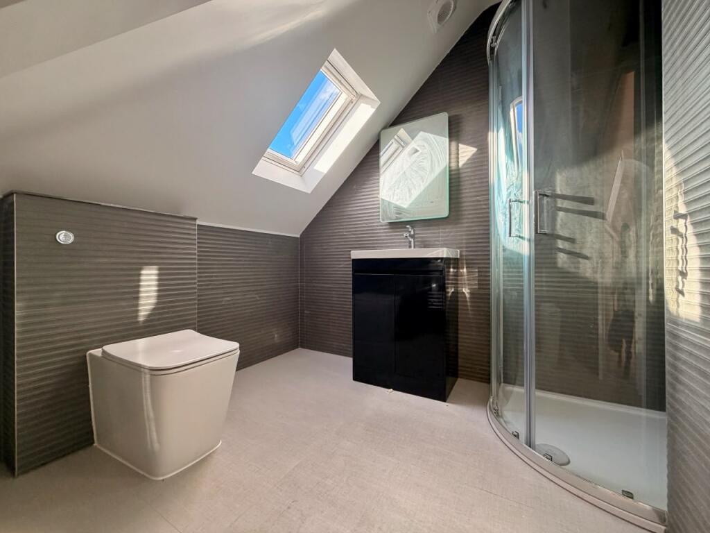 Apartment in Southall - View 4