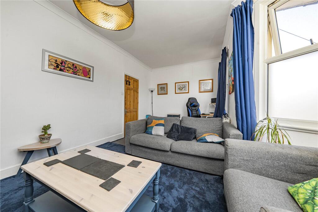 Apartment in Twickenham - View 3