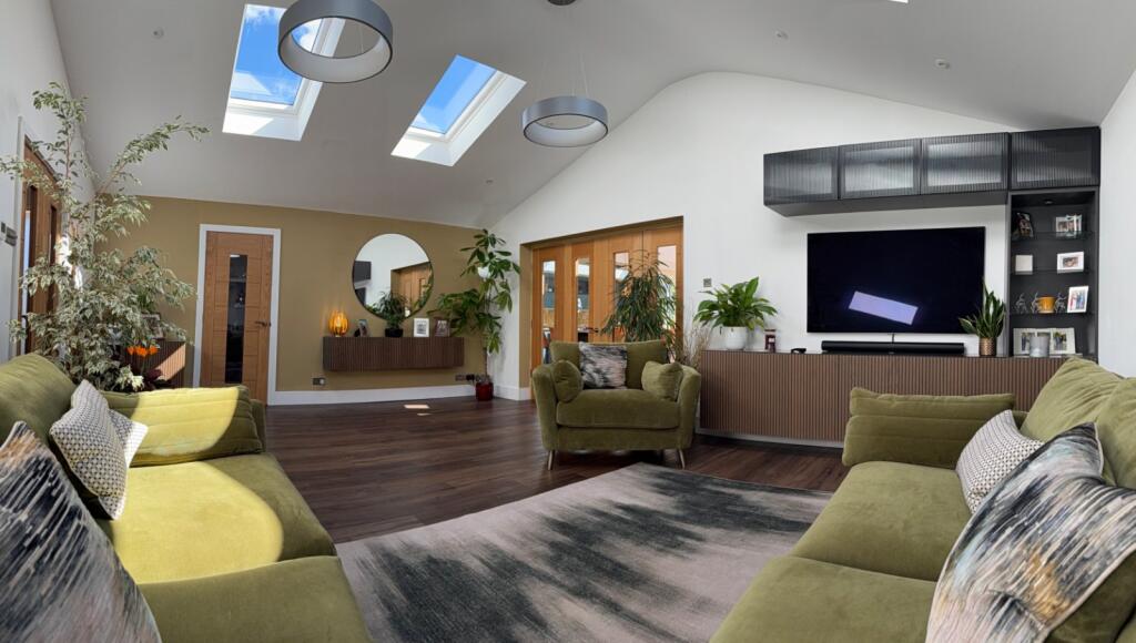 House in Slough - View 2