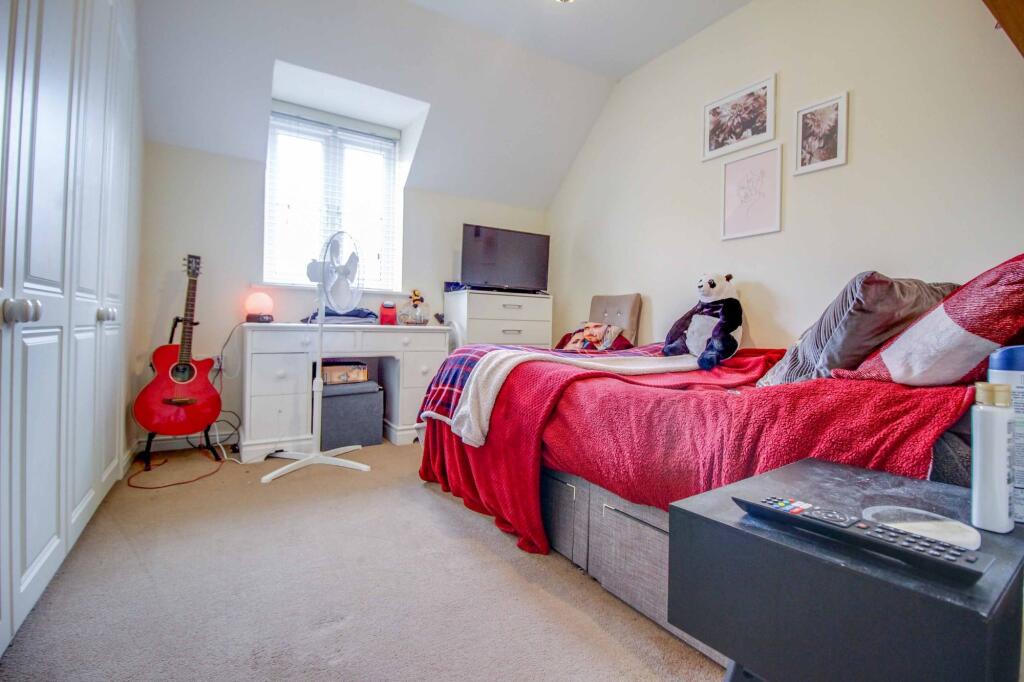 House in Swindon, Haydon Wick - More