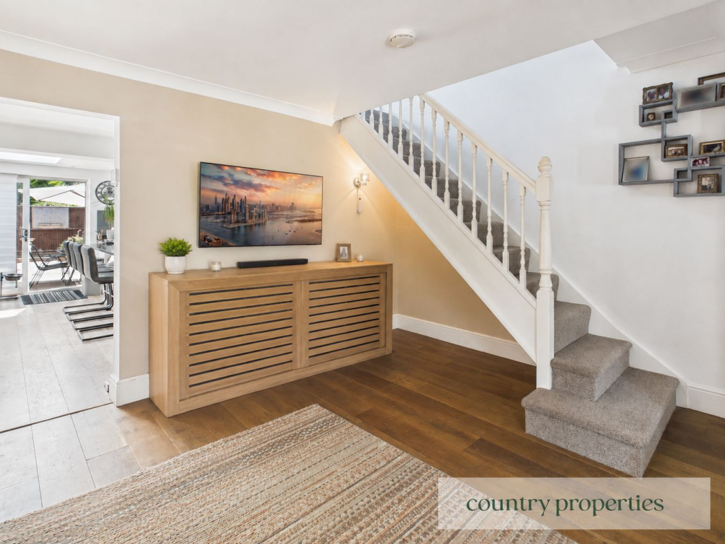 House in Welwyn Hatfield, Hertfordshire - View 5