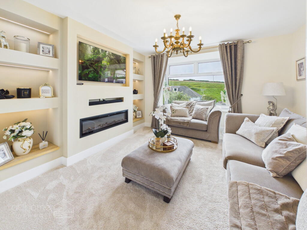 Perranporth, TR6 - Stylish Coastal Home Moments from Perranporth Beach! Beautifully Renovated Throughout! photo 2