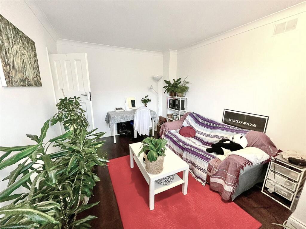 Fairfax Drive, Westcliff-on-Sea, Essex, SS0 photo 3