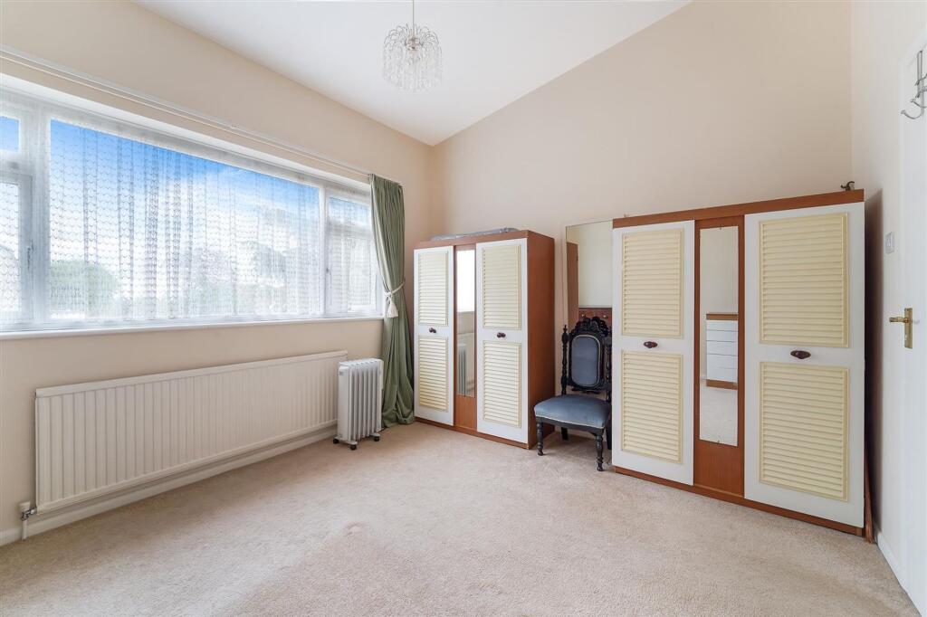 House in Kingston upon Thames - More