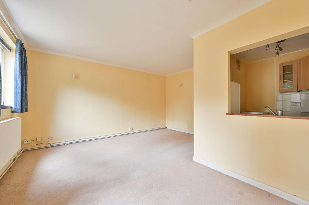 1-bed flat on Parkview House, Eastbury Road, Bushey, Watford, WD19, £240,000