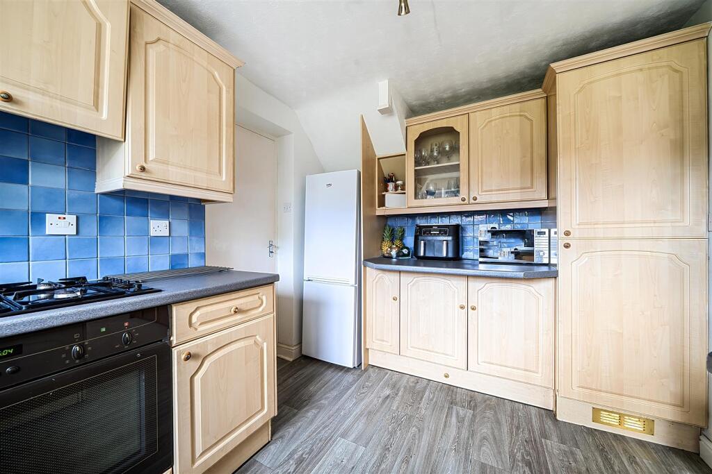Wyndham Close, Yateley - View 5